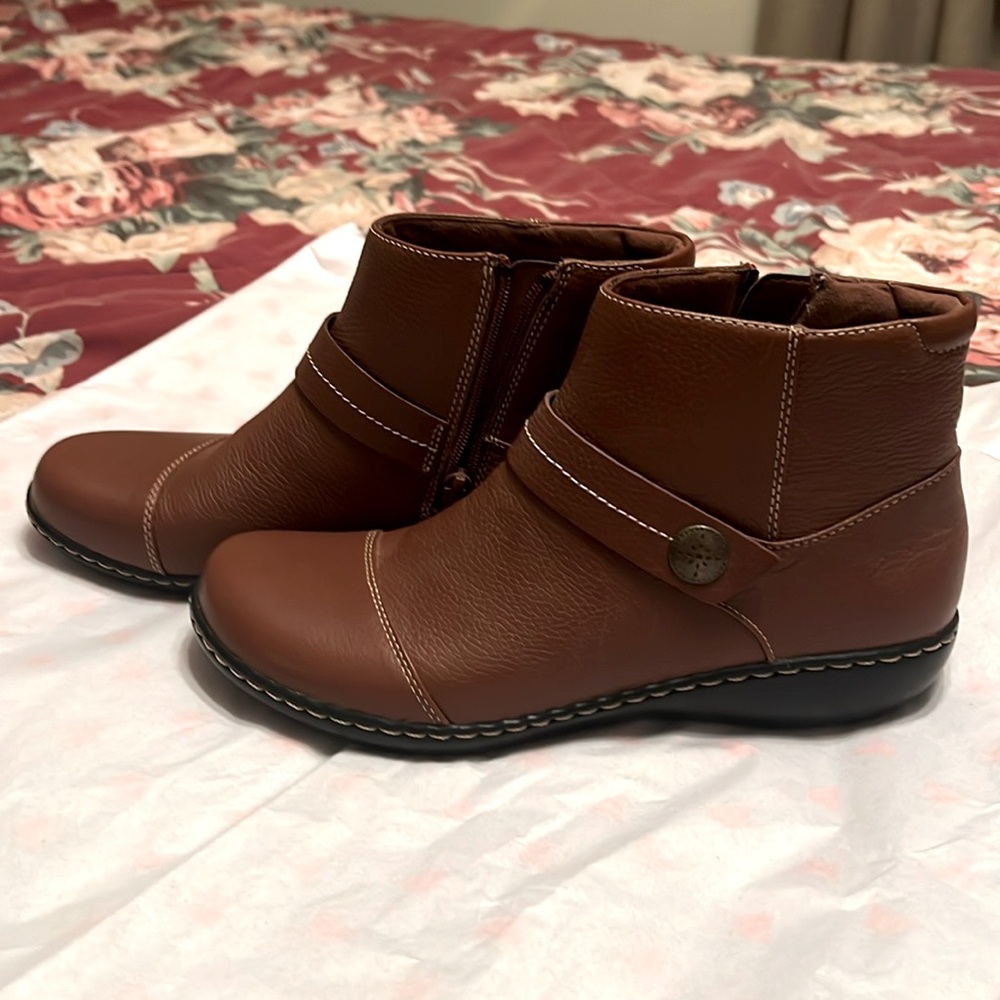 NEW Clarks Women's Ultimate Comfort
Collection Brown Leather Boots